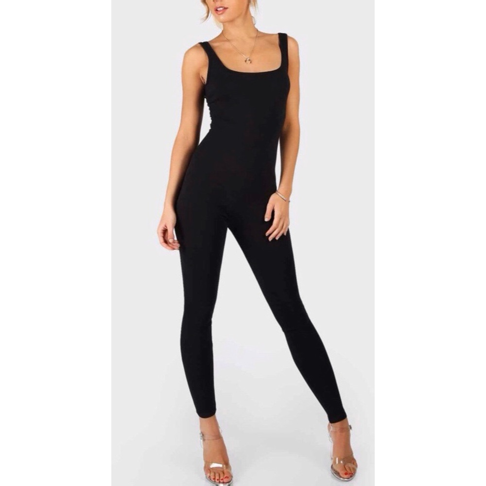 🔥 Solid Form-Fitting Tank Jumpsuit